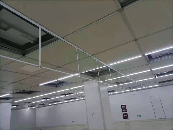 夾絲玻璃擋煙垂壁走進昆山市城北中（zhōng）學新建藝體館