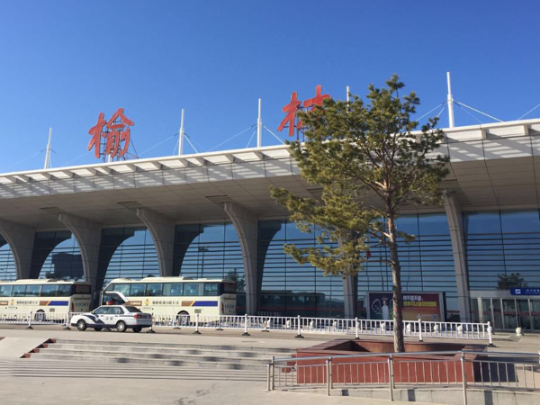 鋼（gāng）製複合（hé）型防火卷簾（lián）門走進陝西榆陽機場二期新建貨運區